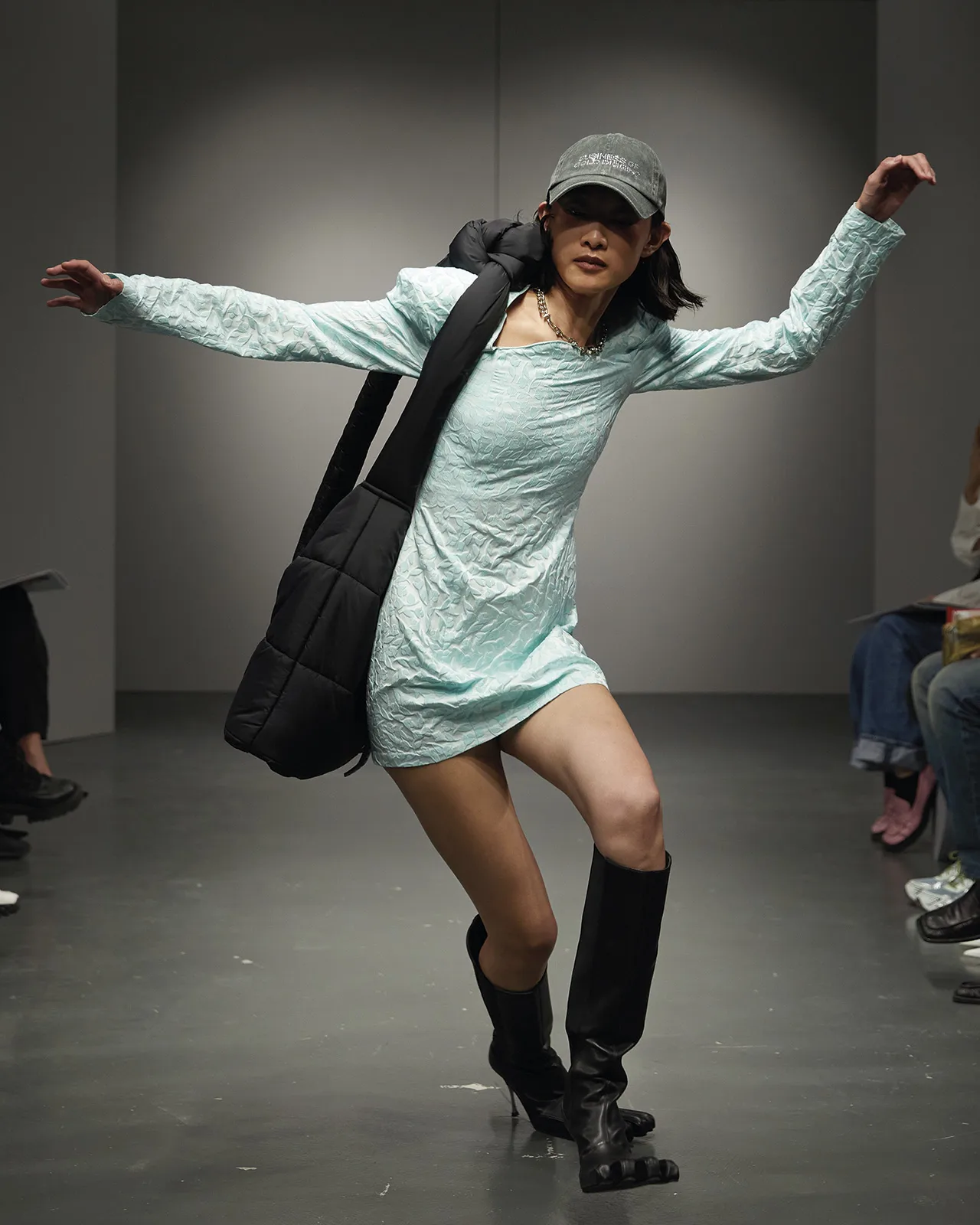 Avavav Runway Loo K7