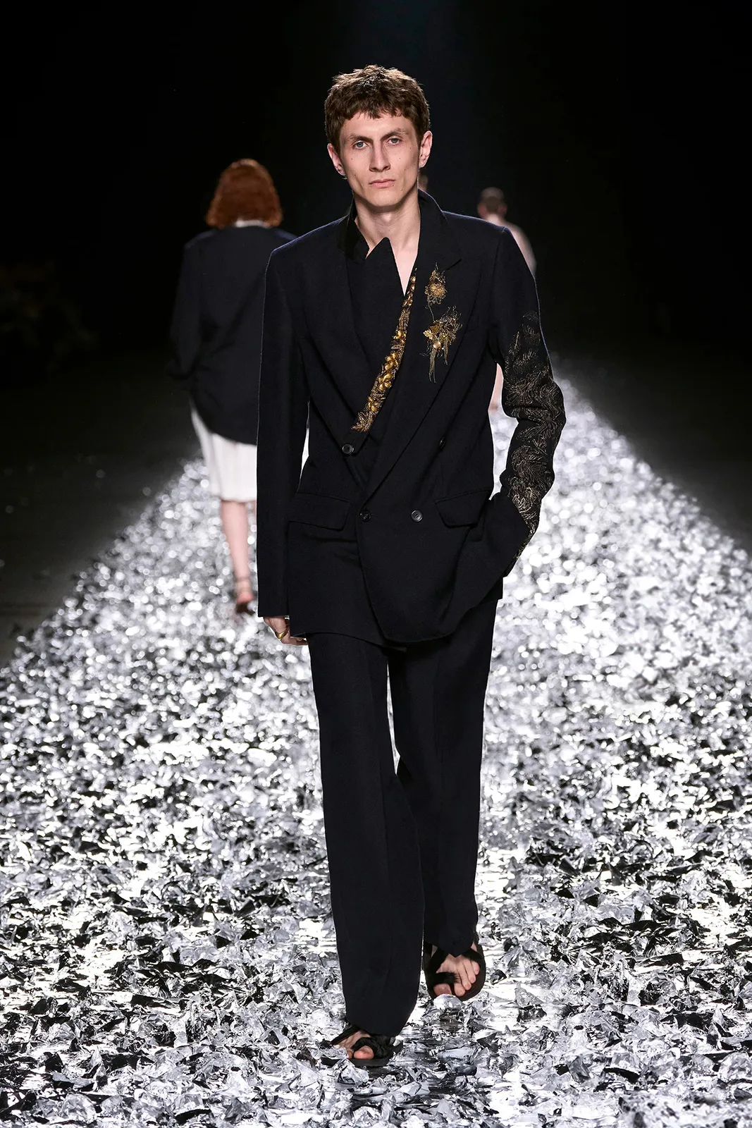 DRIES_VAN_NOTEN_SS25_2732X4098_LOOKS_13