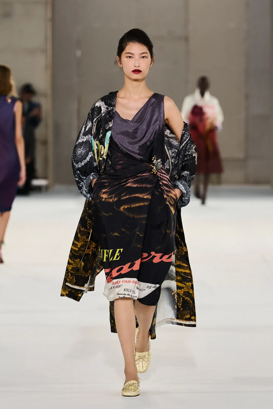 metal-dries-van-noten-ss27-46