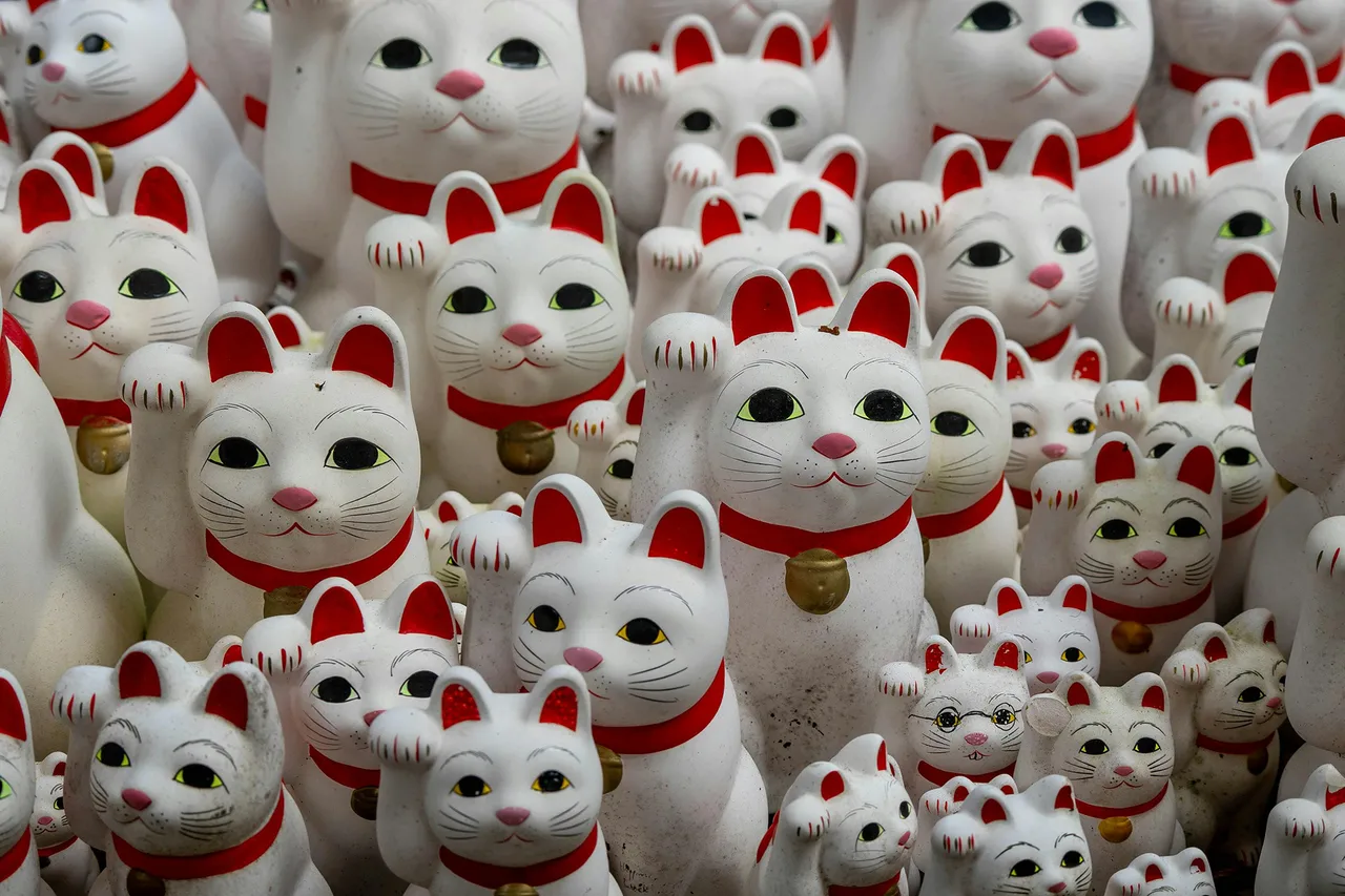 Maneki-neko-by-Mateusz-Walendzik