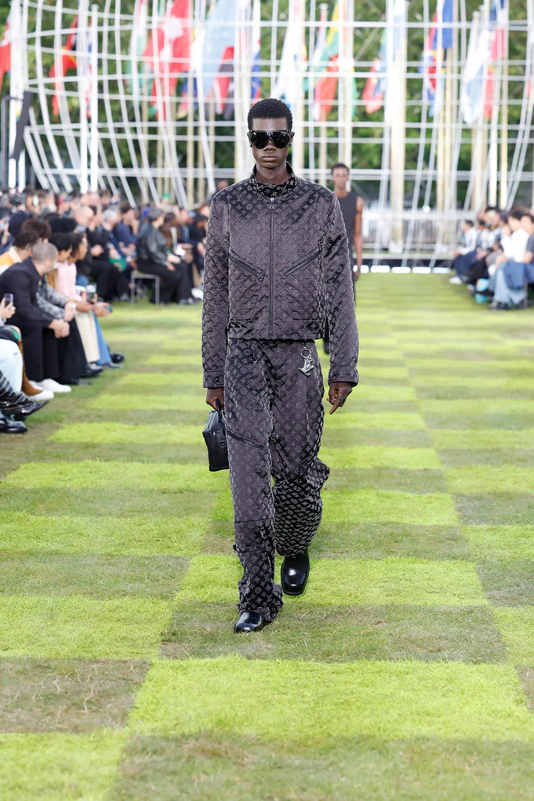 LOUIS-VUITTON-SPRING-SUMMER-2025_26.jpg