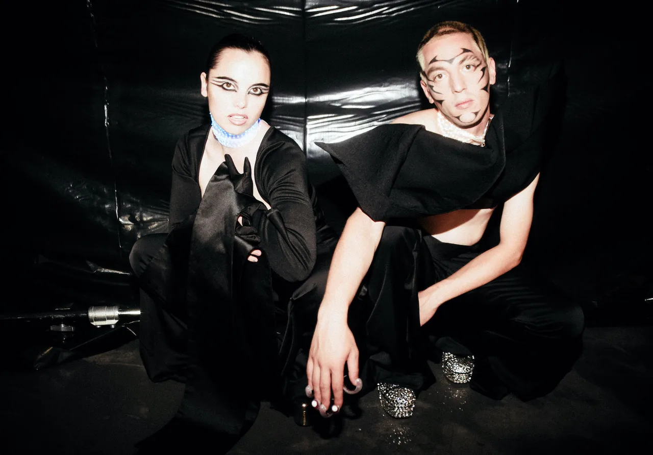 Ascendantvierge Metalmagazine3