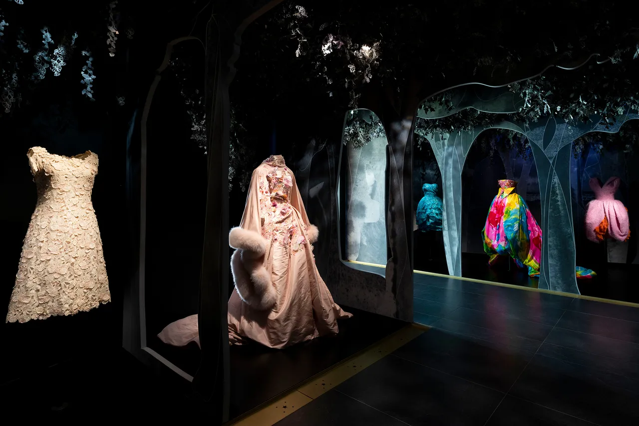 New Exhibition at the Galerie Dior ©raphael Dautigny 15