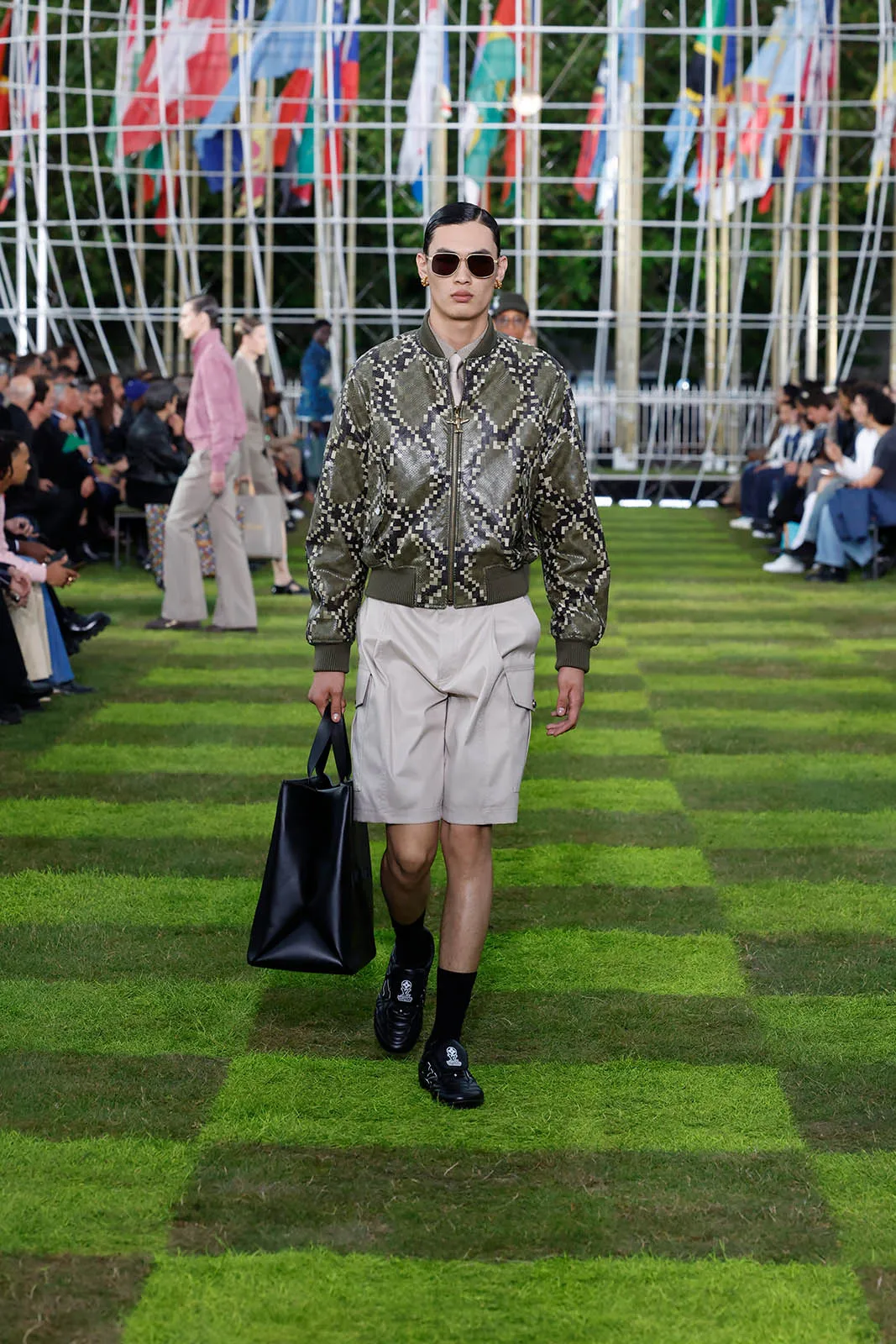 LOUIS-VUITTON-SPRING-SUMMER-2025_23.jpg