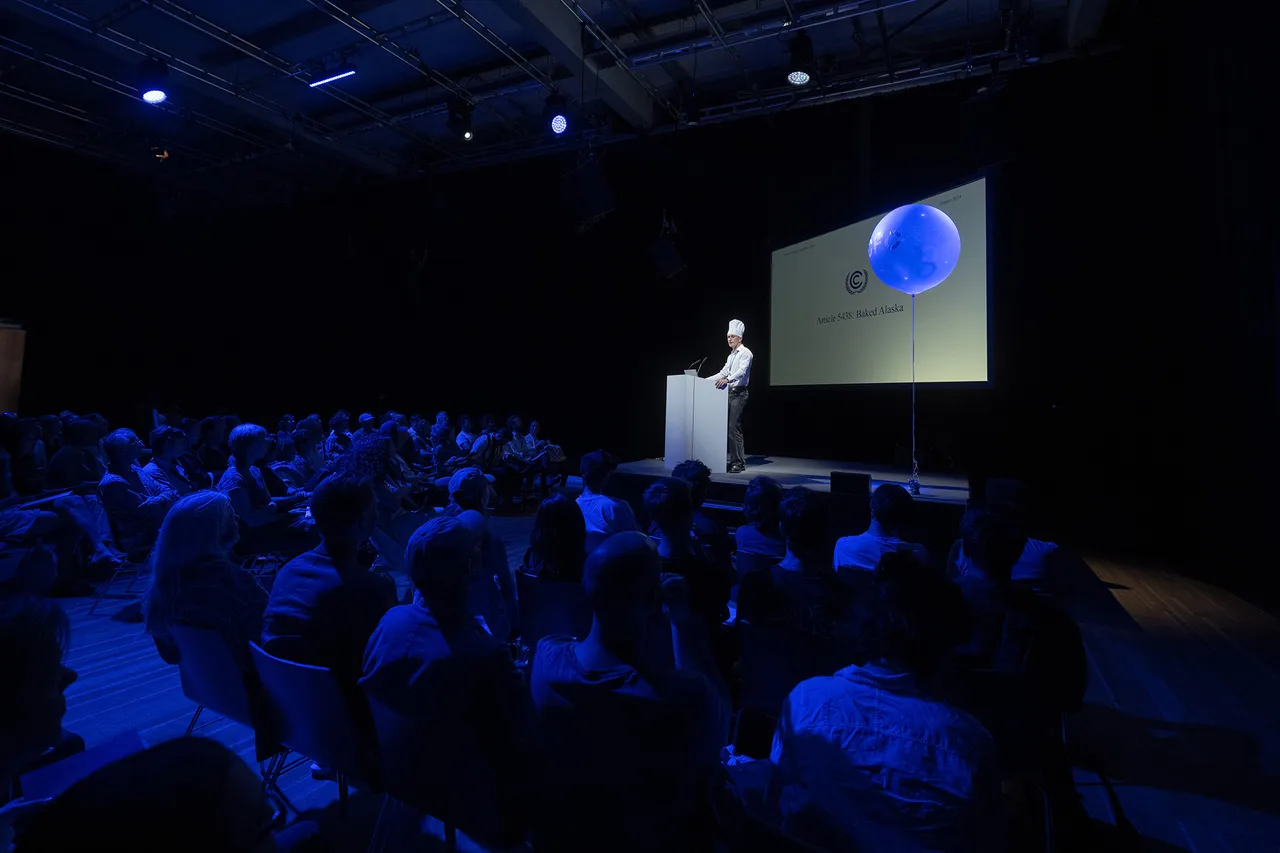 Justin-Bean-Forecast-Forum-9---4-August-2024---Radialsystem---Berlin-©-Camille-Blake-18.jpg