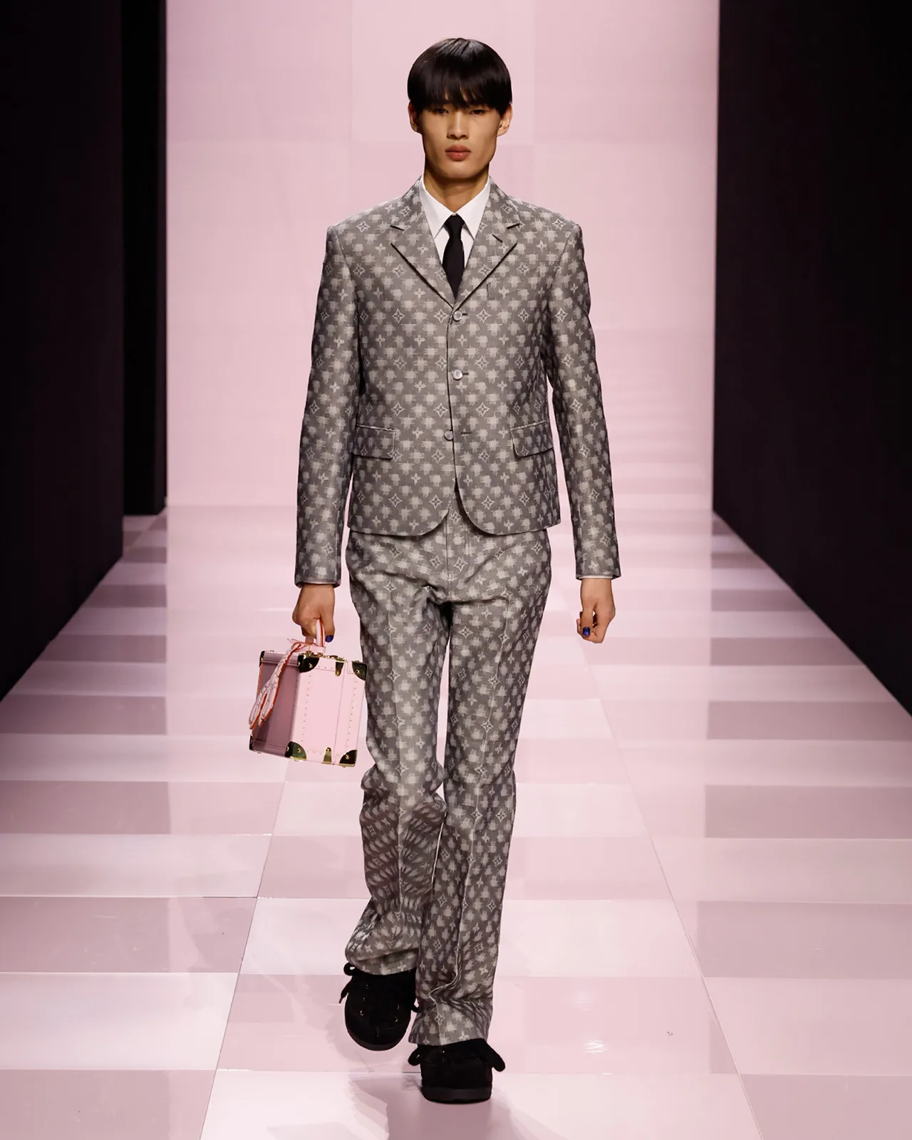 LOUIS-VUITTON-MENrsquo;S-FALL-WINTER-2025-SHOW-LOOK-84