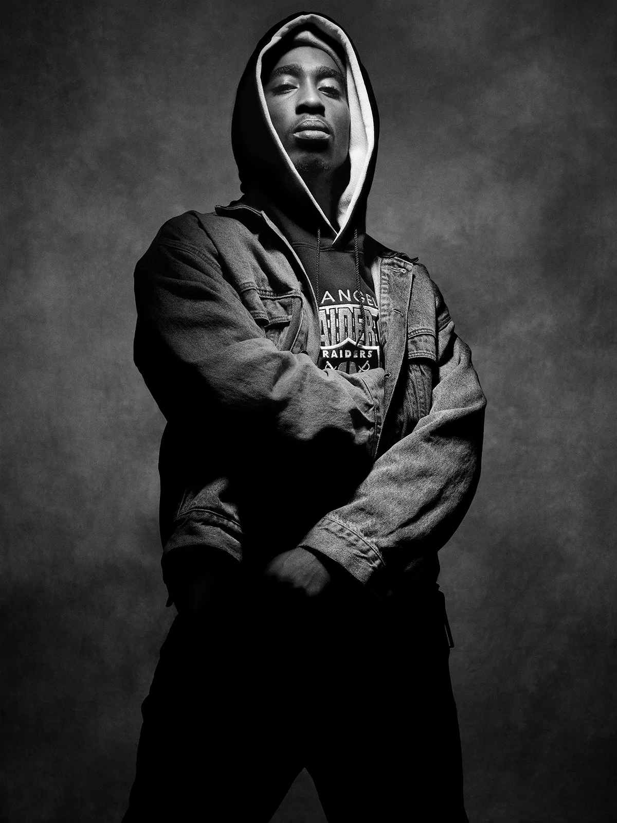 Albert-Watson_Tupac-Shakur,-New-York-City,-1991_©-Albert-Watson;-courtesy-of-FaheyKlein-Gallery,-Los-Angeles