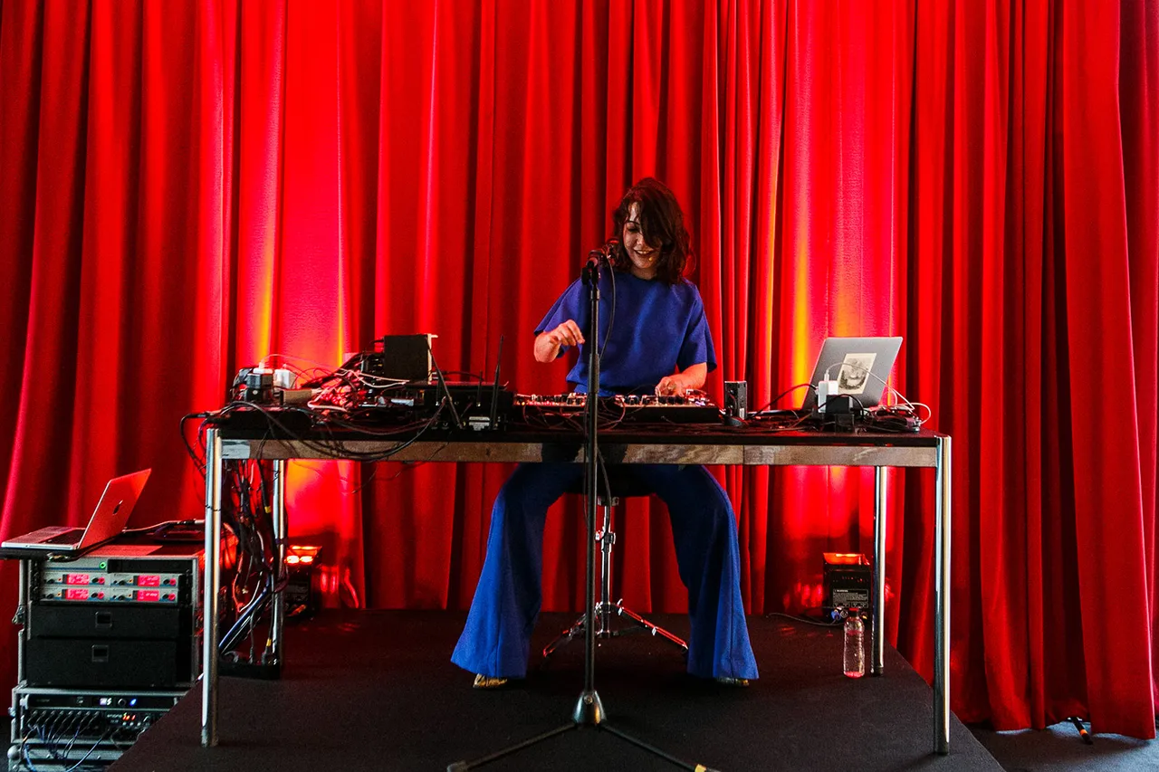 Lucrecia Dalt Metalmagazine 1