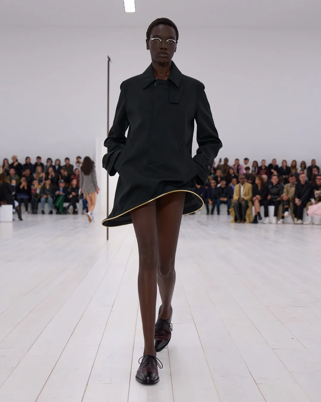 LOEWE_SS25_WW_SHOW_RUNWAY_LOOK_53_FRONT_RGB_CROPPED_4x5_53