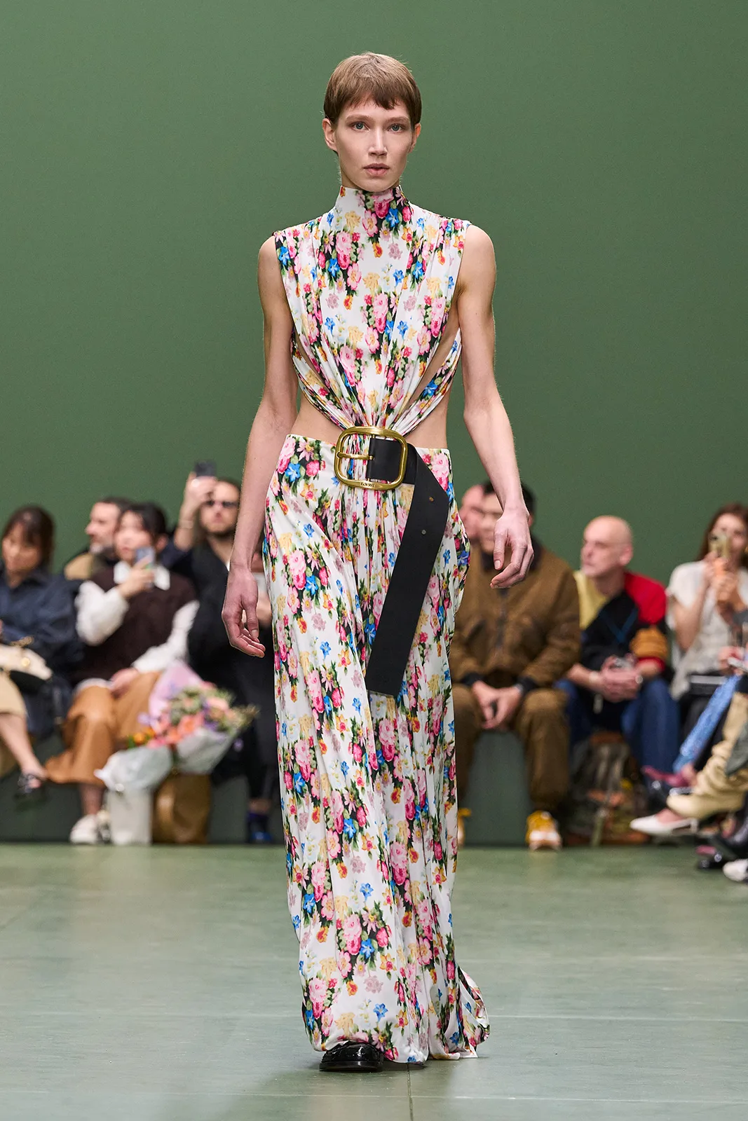 LOEWE_FW24_WW_SHOW_RUNWAY_1