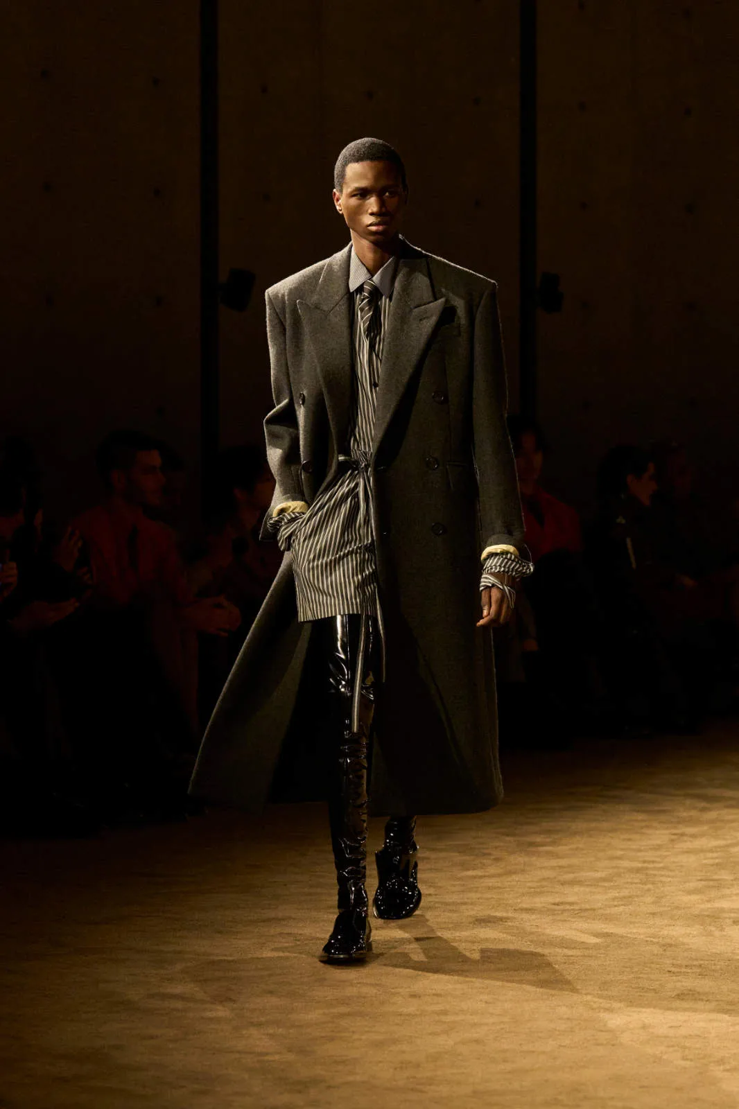 SAINT_LAURENT_FASHION_SHOW_MEN_WINTER26_RUNWAY_HR_30