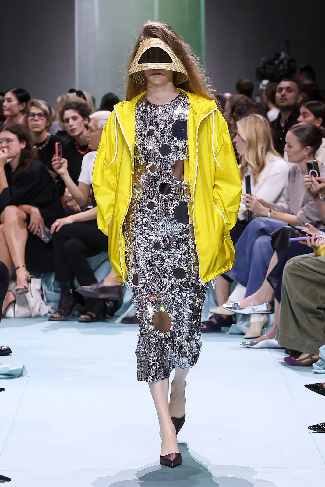 Prada-Donna-SS25_45