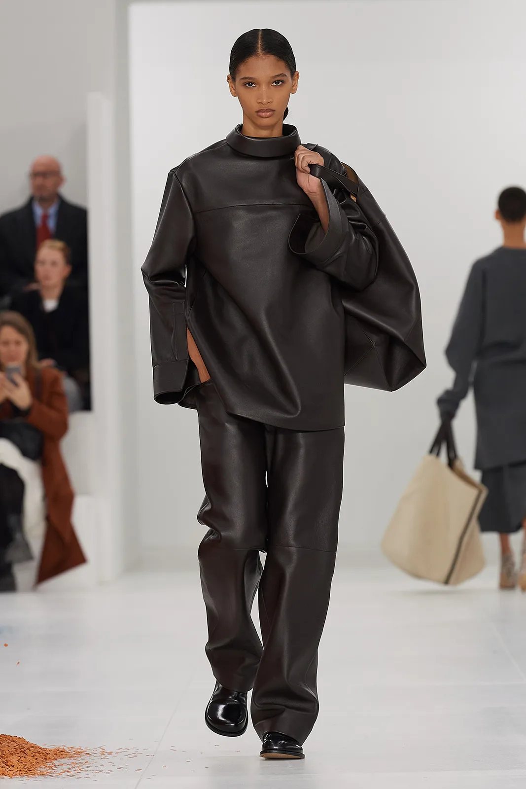 Loewe F W23 Ww Show Runway Look 11