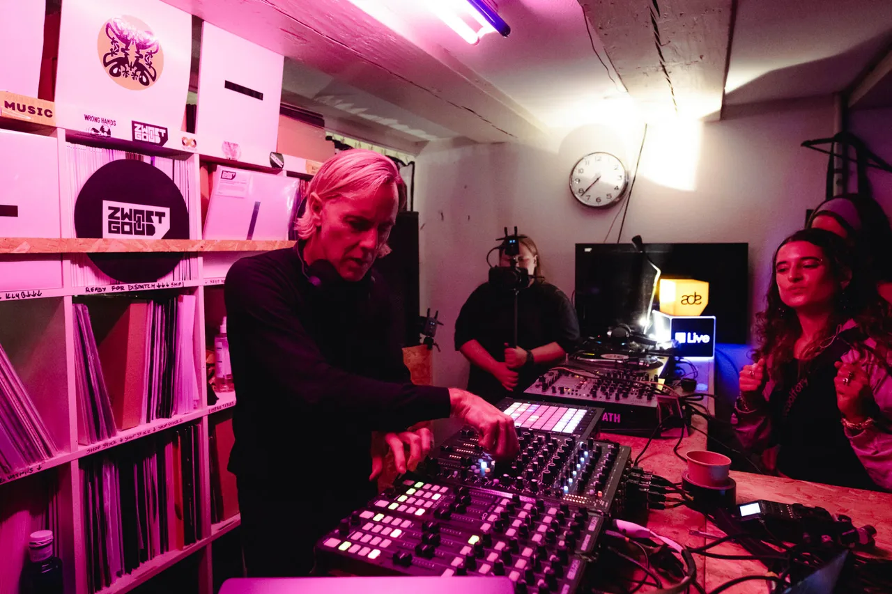 251023_ZWARTGOUD_RichieHawtin_LindeDorenbos-4920