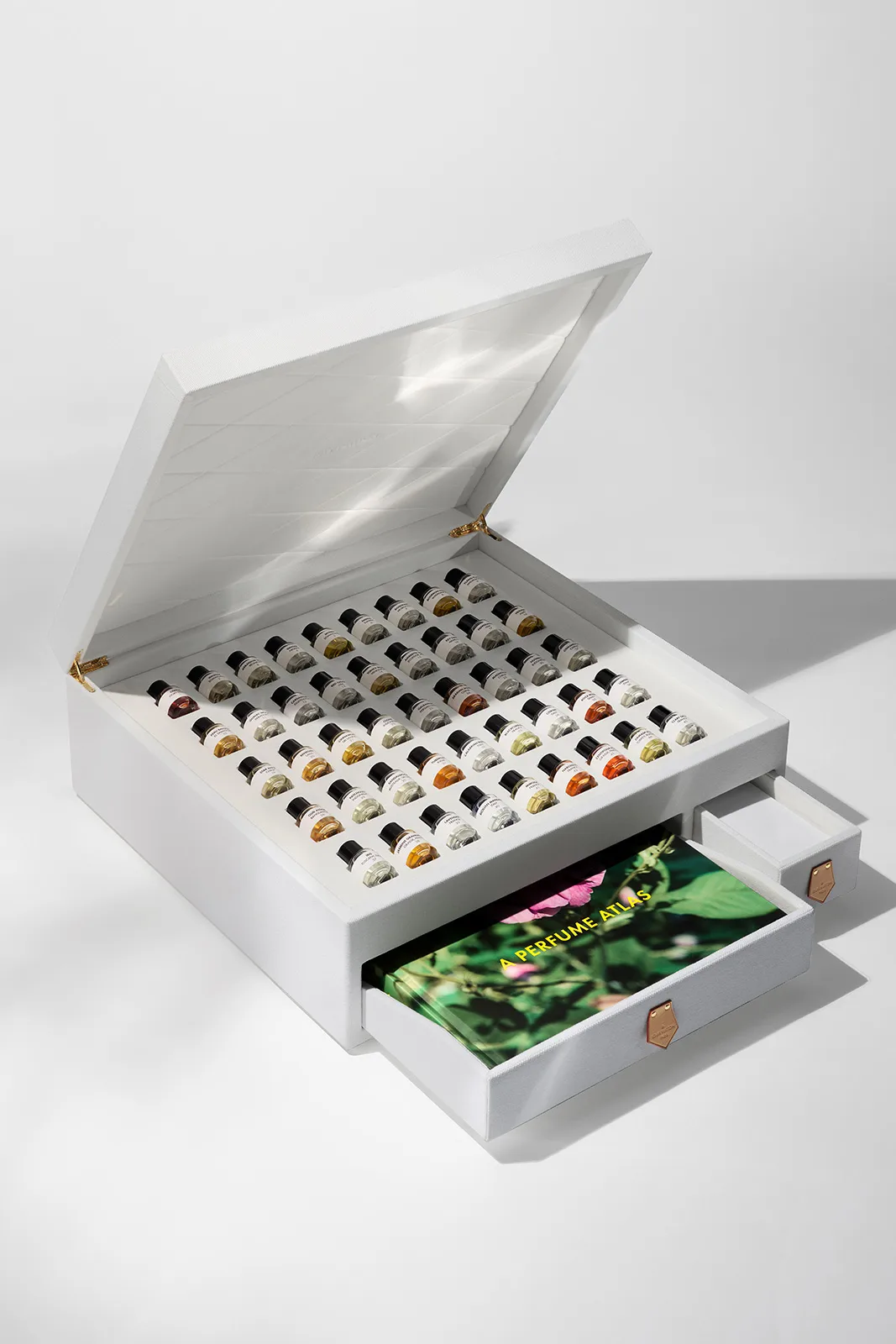A-Perfume-Atlas-LOuis-Vuitton-exclusive-ste-(1)
