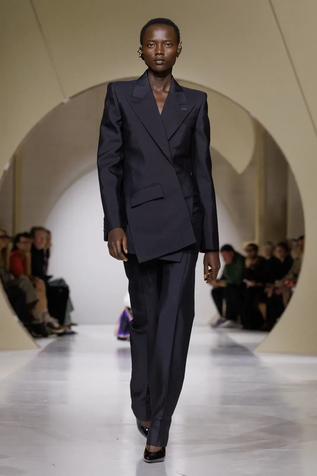metal-givenchy-ss27-03