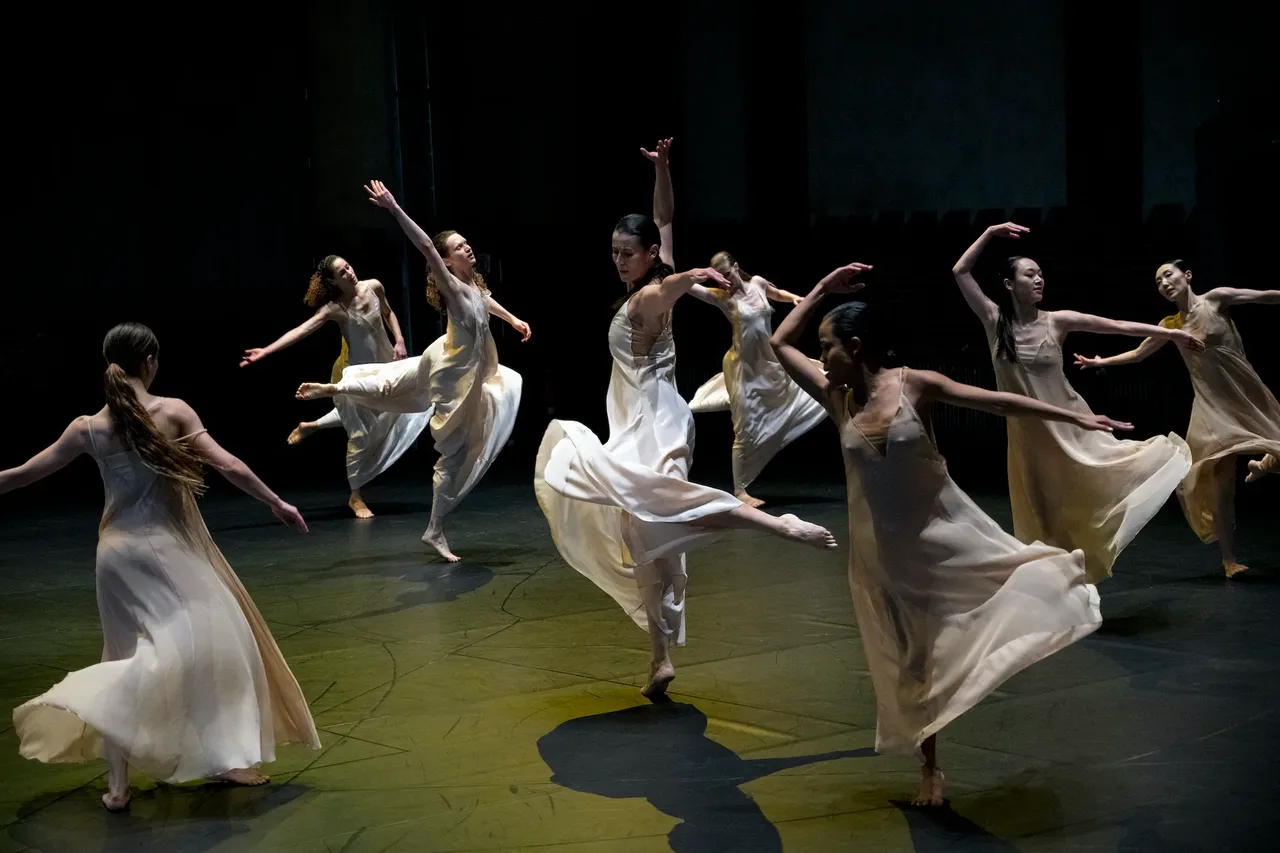 metal-sasha-waltz-05