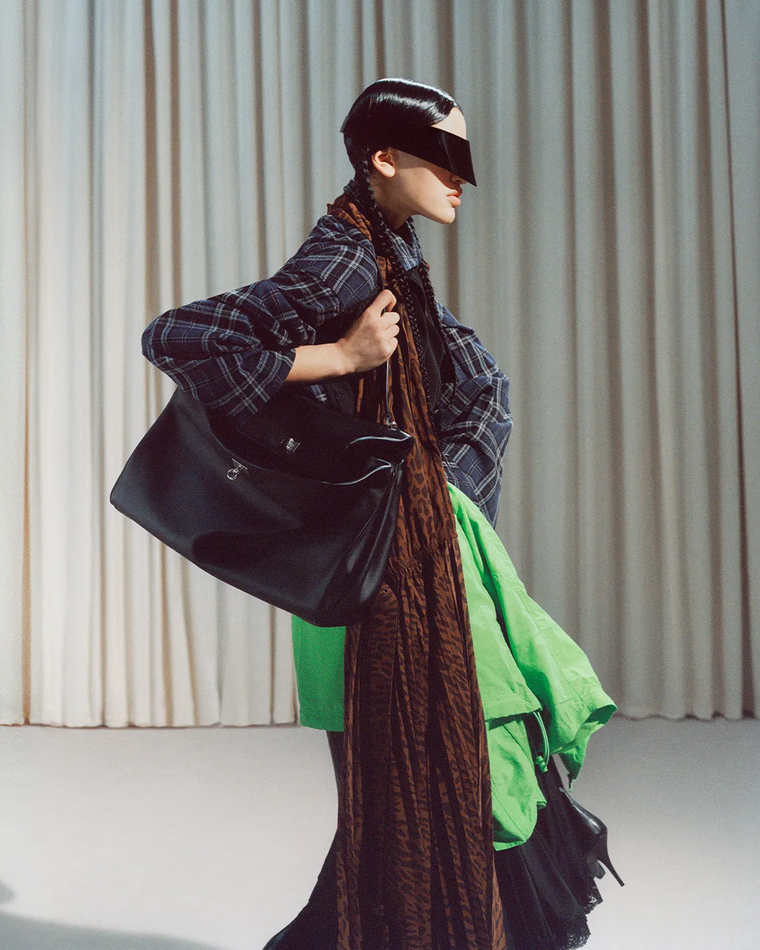 BALENCIAGA-SUMMER-25-CAMPAIGN-MAIN-IMAGE-11