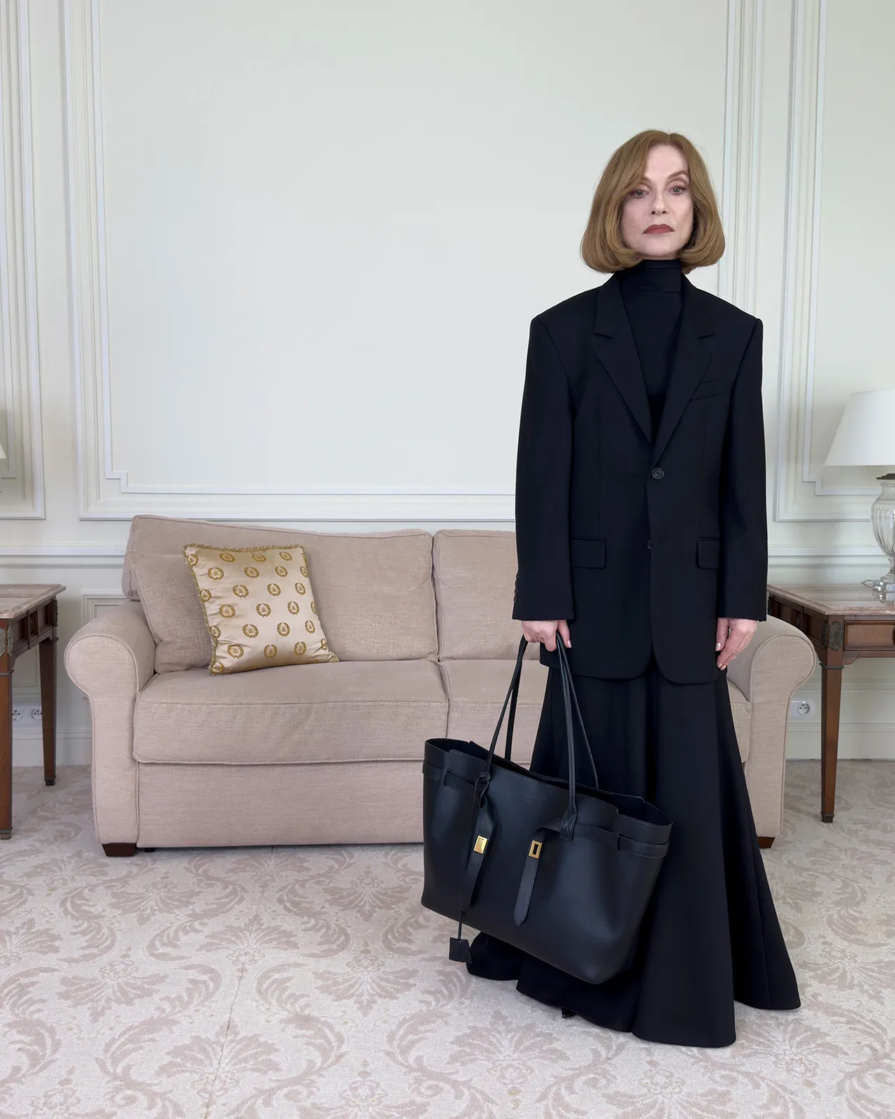BALENCIAGA-WINTER-25-CAMPAIGN-LOOK-IMAGES_24