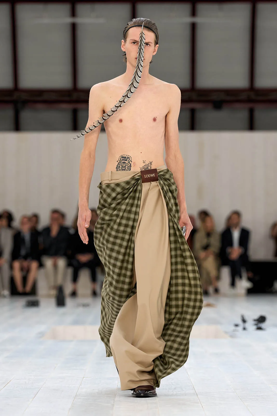Loewe_Spring_Summer_2025_12.jpg