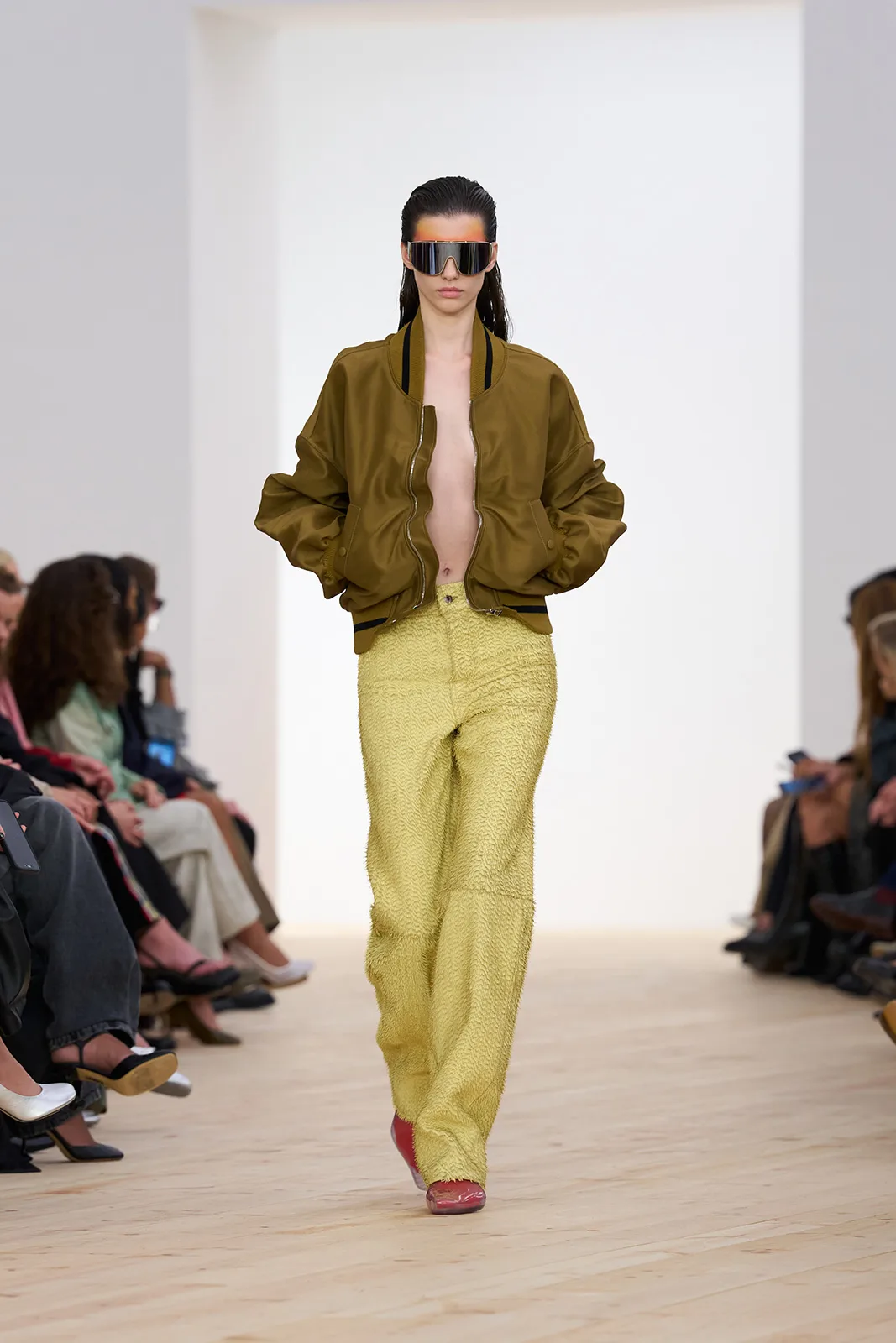 LOEWE_-SS26_WW_SHOW_RUNWAY_22