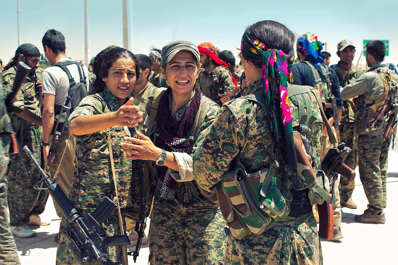 Foto Peli Comandante Arian