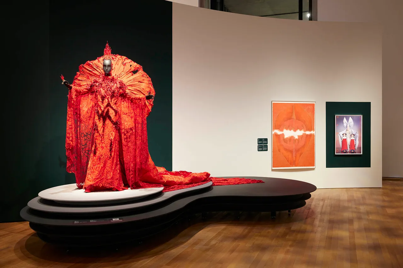 Guo Pei_installation view_18