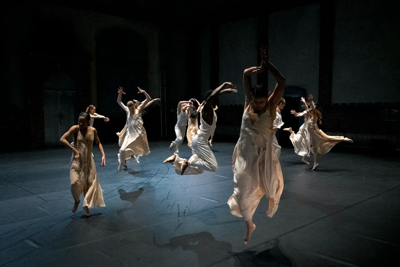 metal-sasha-waltz-08