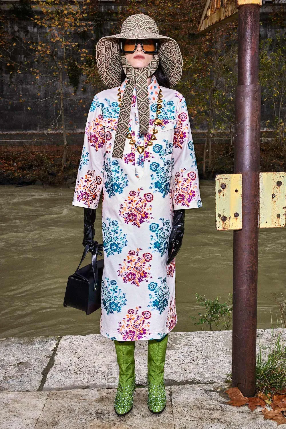 Look 18
