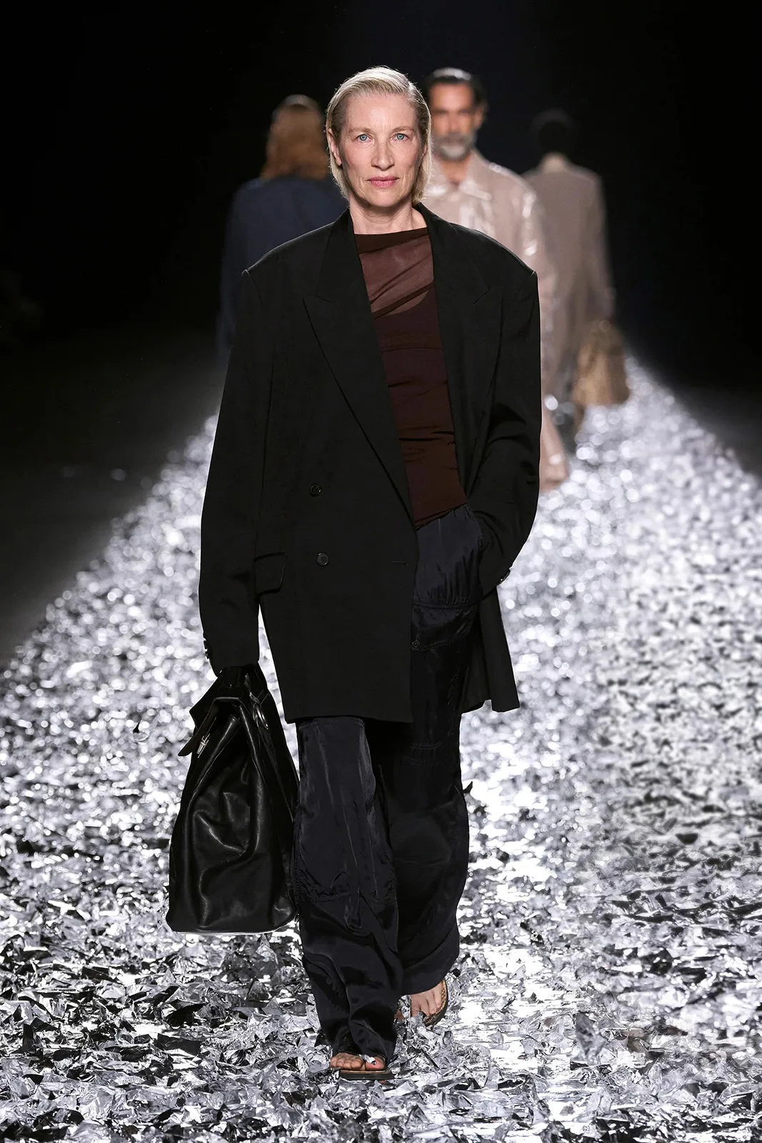 DRIES_VAN_NOTEN_SS25_2732X4098_LOOKS_07.jpg