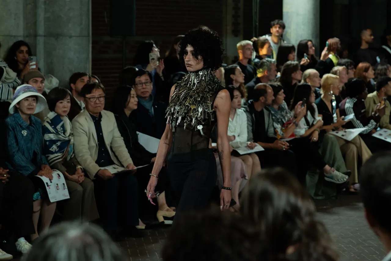 metal-amsterdam-fashion-week-visual-diary-lichting-jinchoe-05.webp
