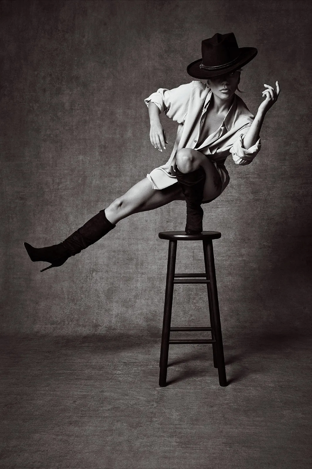 Art-Streiber_Lady-Gaga,-Balanced-on-One-Foot-with-Hat,-October,-2018_©-Art-Streiber;-courtesy-of-FaheyKlein-Gallery,-Los-Angeles