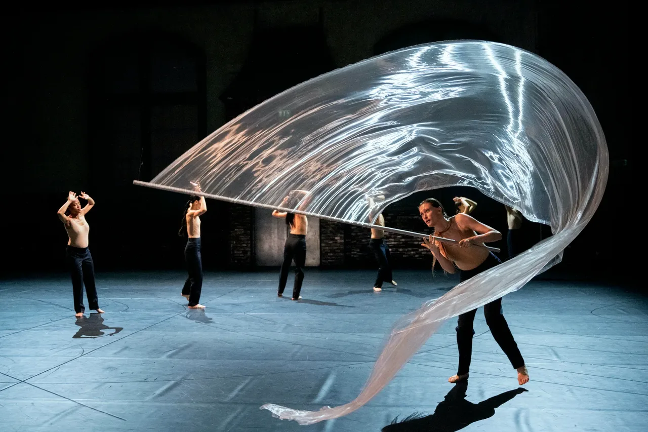 metal-sasha-waltz-02