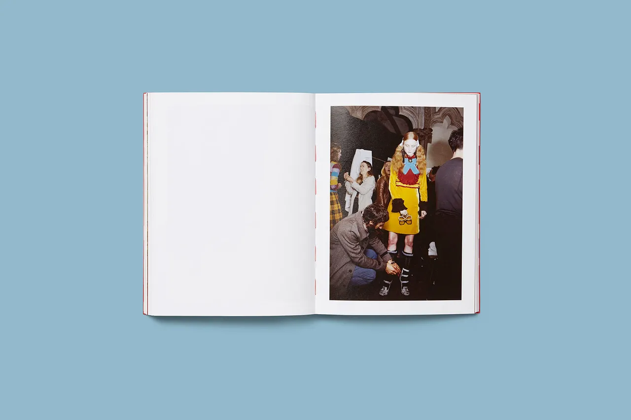 Blind for Love Book Pages 83 White Azzurro
