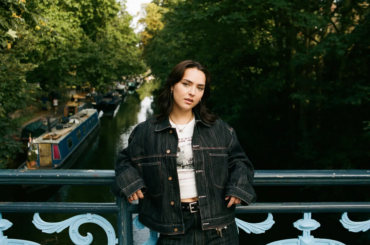 BERSHKA-MUSIC---Jenna-Doe_5