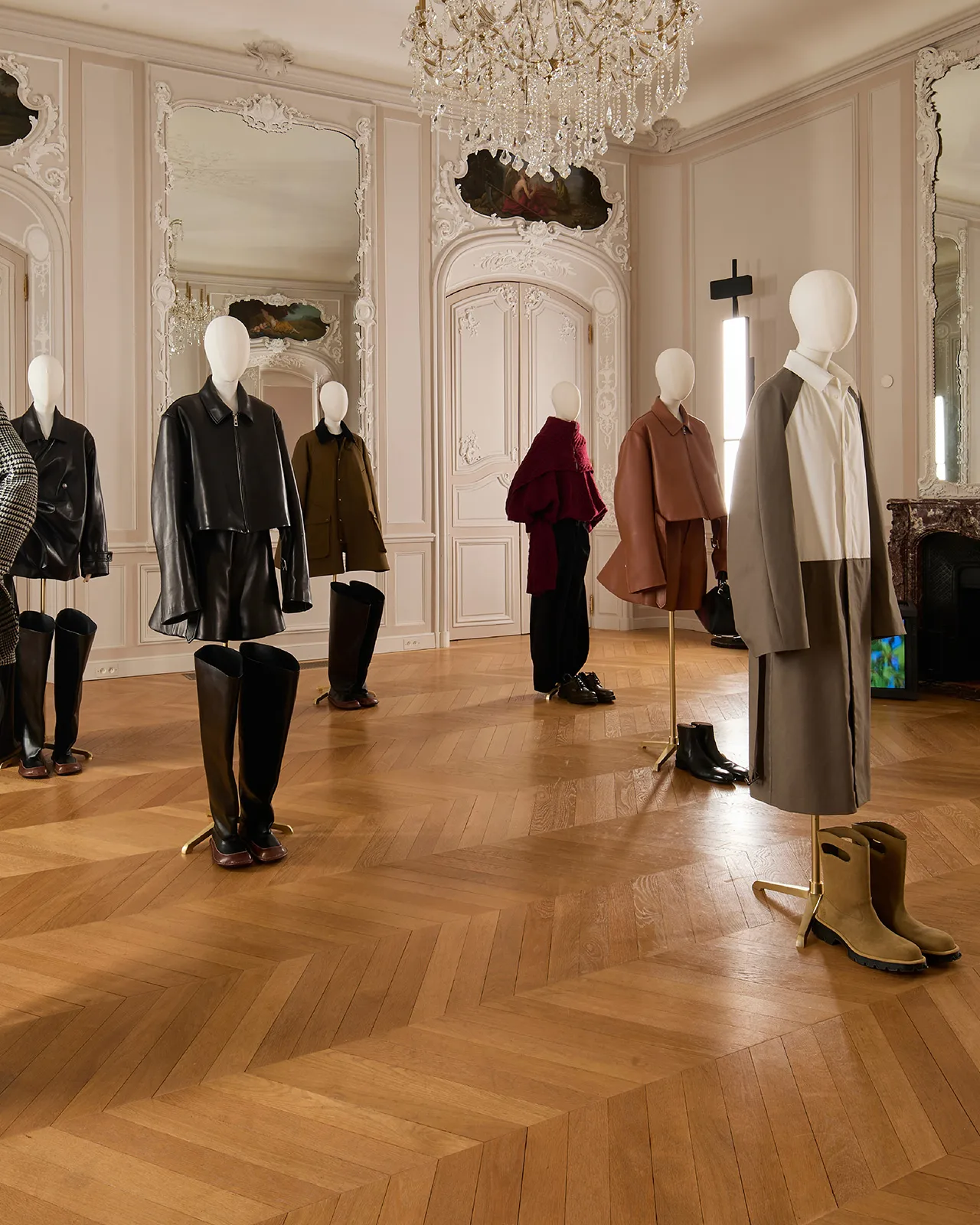 LOEWE_FW25_PRESENTATION_7