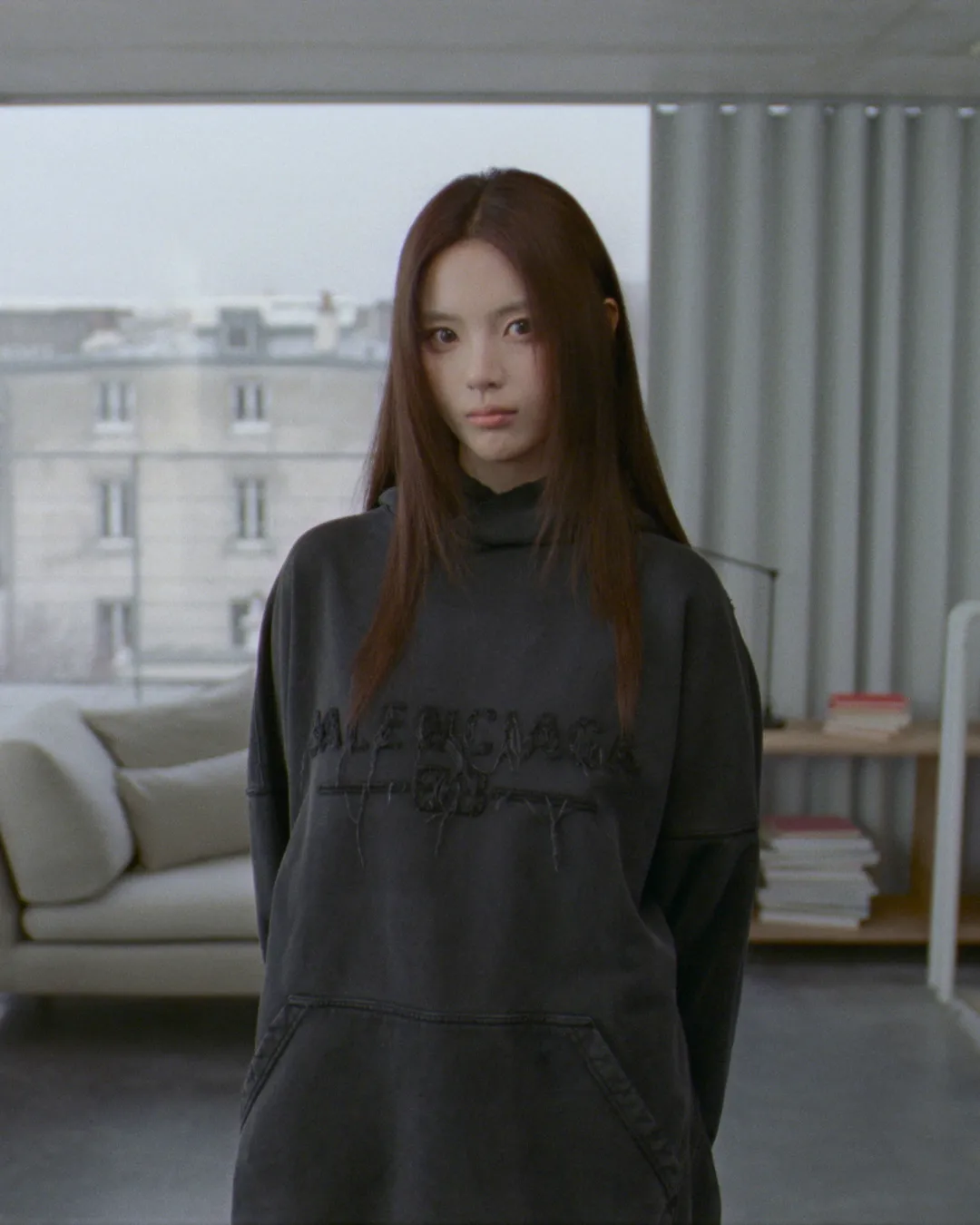 BALENCIAGA-NEW-YEAR-SERIES-YANG-CHAOYUE-LOOK-IMAGE-NO-LOGO-1.jpg