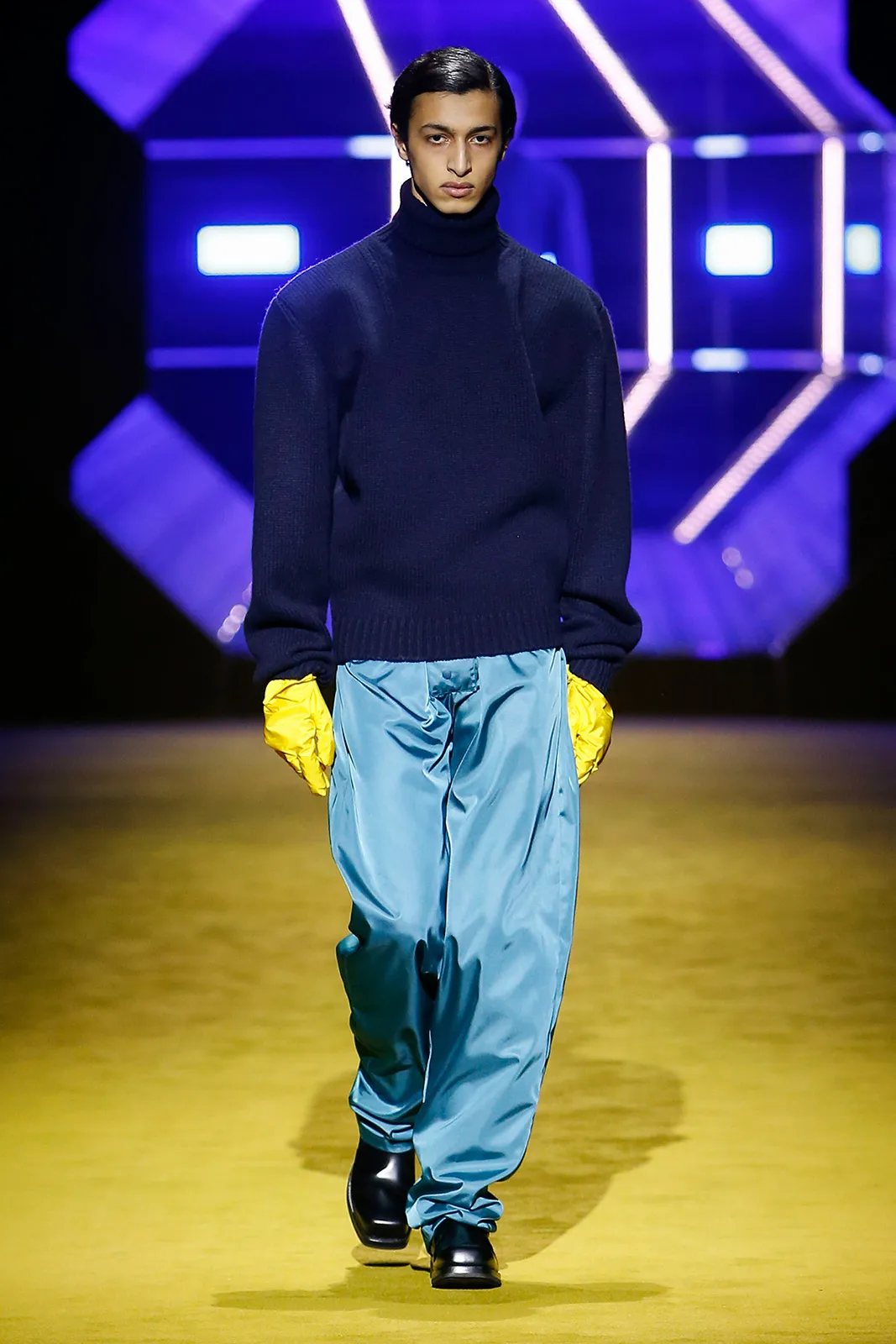 Prada Uomo F W22 Look19