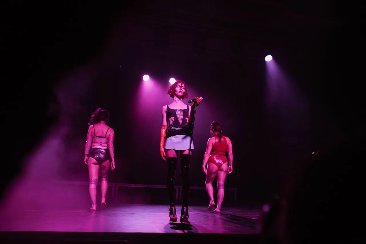 Sophie Metalmagazine 5