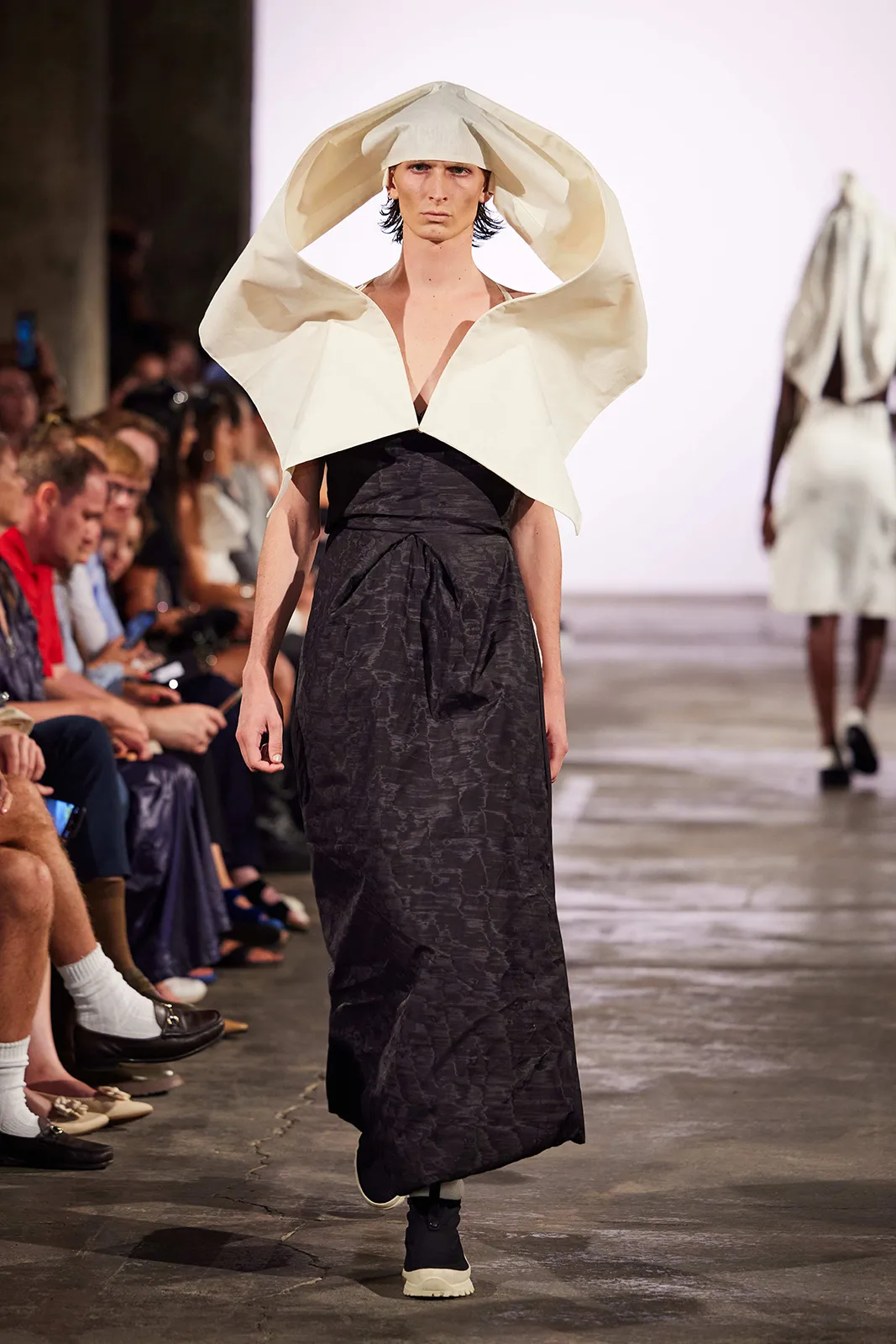 Dzhus S S24 Look4 by Finnegan Koichi Godenschweger for Bfw