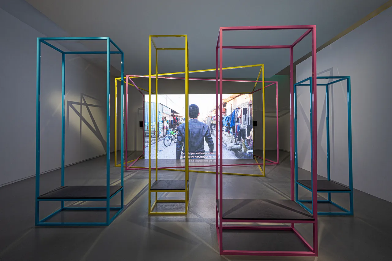 IA_SALLE_2_HITO_STEYERL_03_©JeudePaume-PhotographeAntoineQuittet