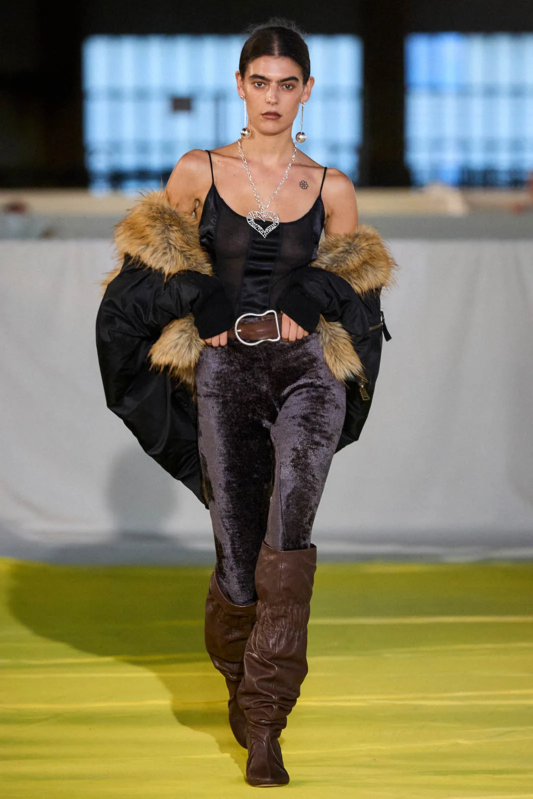 RUNWAY_LOOK_22_DESIGUAL_STUDIO_FASHION_SHOW_2025_11