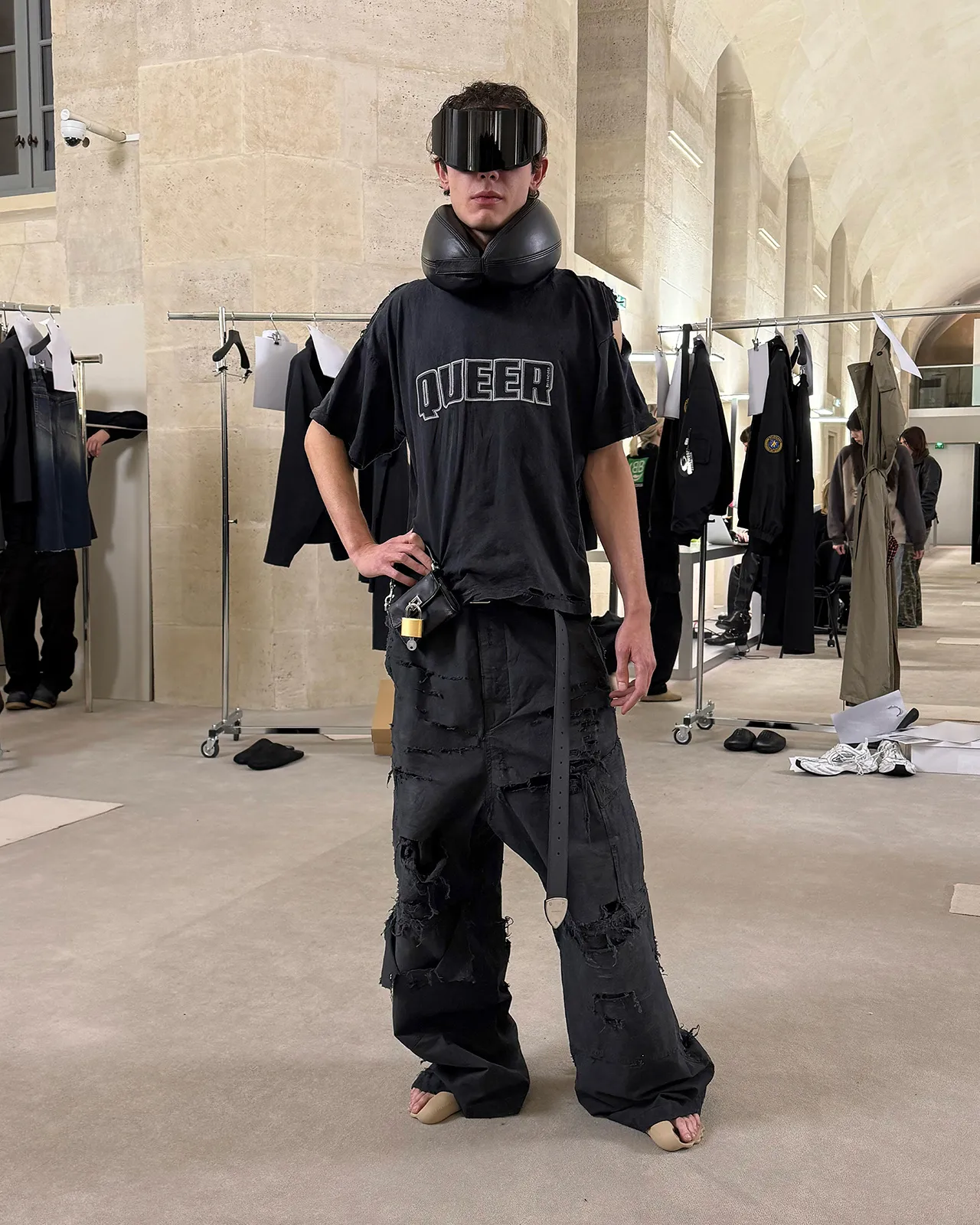 BALENCIAGA-FALL-25-LOOK-45_LOIC.jpg