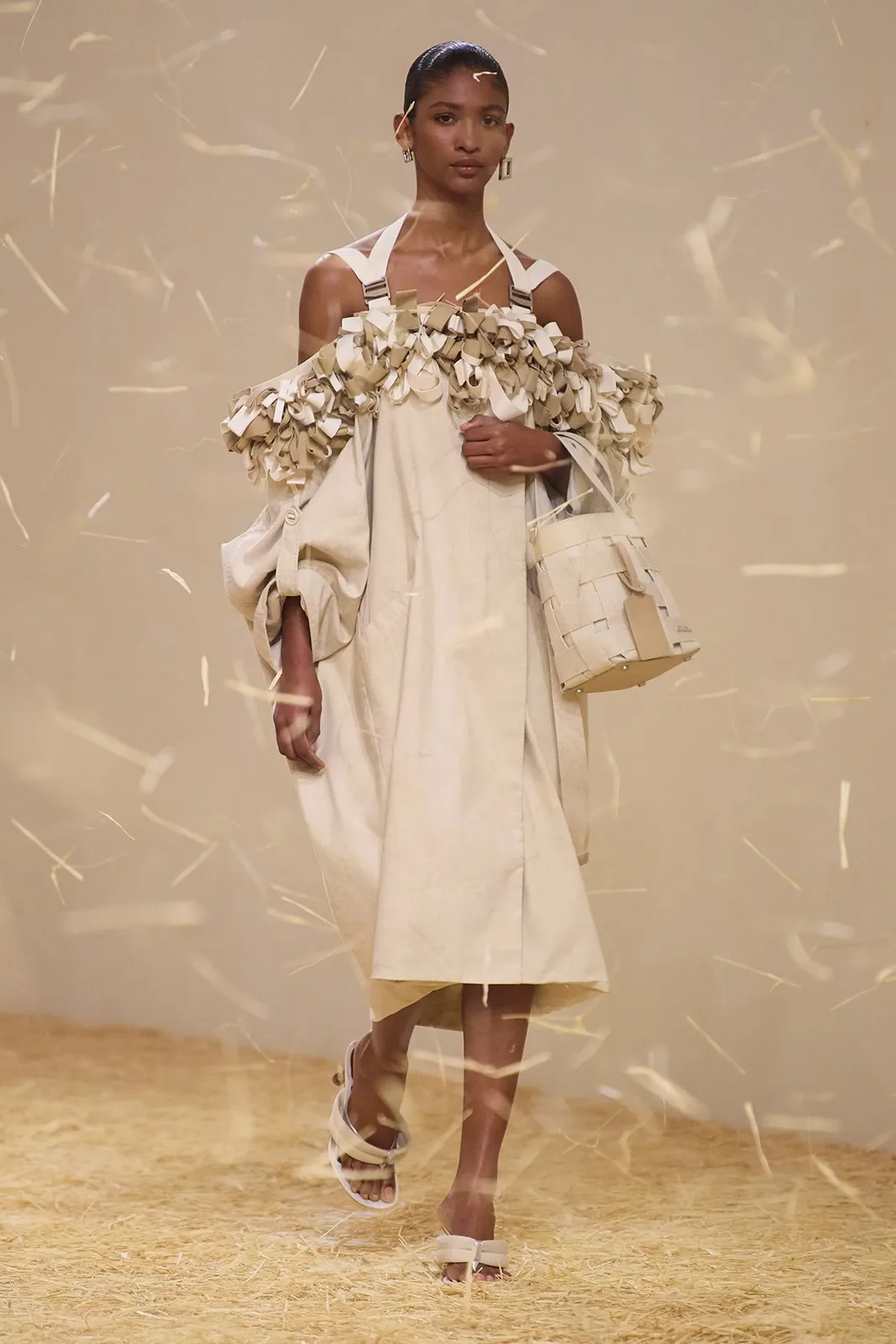 00038 Jacquemus Spring 2023 Ready to Wear Credit Gorunway