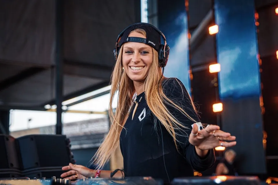 Nora En Pure