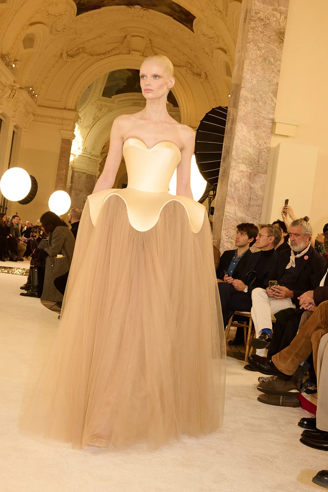 SCHIAPARELLI_HCSS25_LOOK3