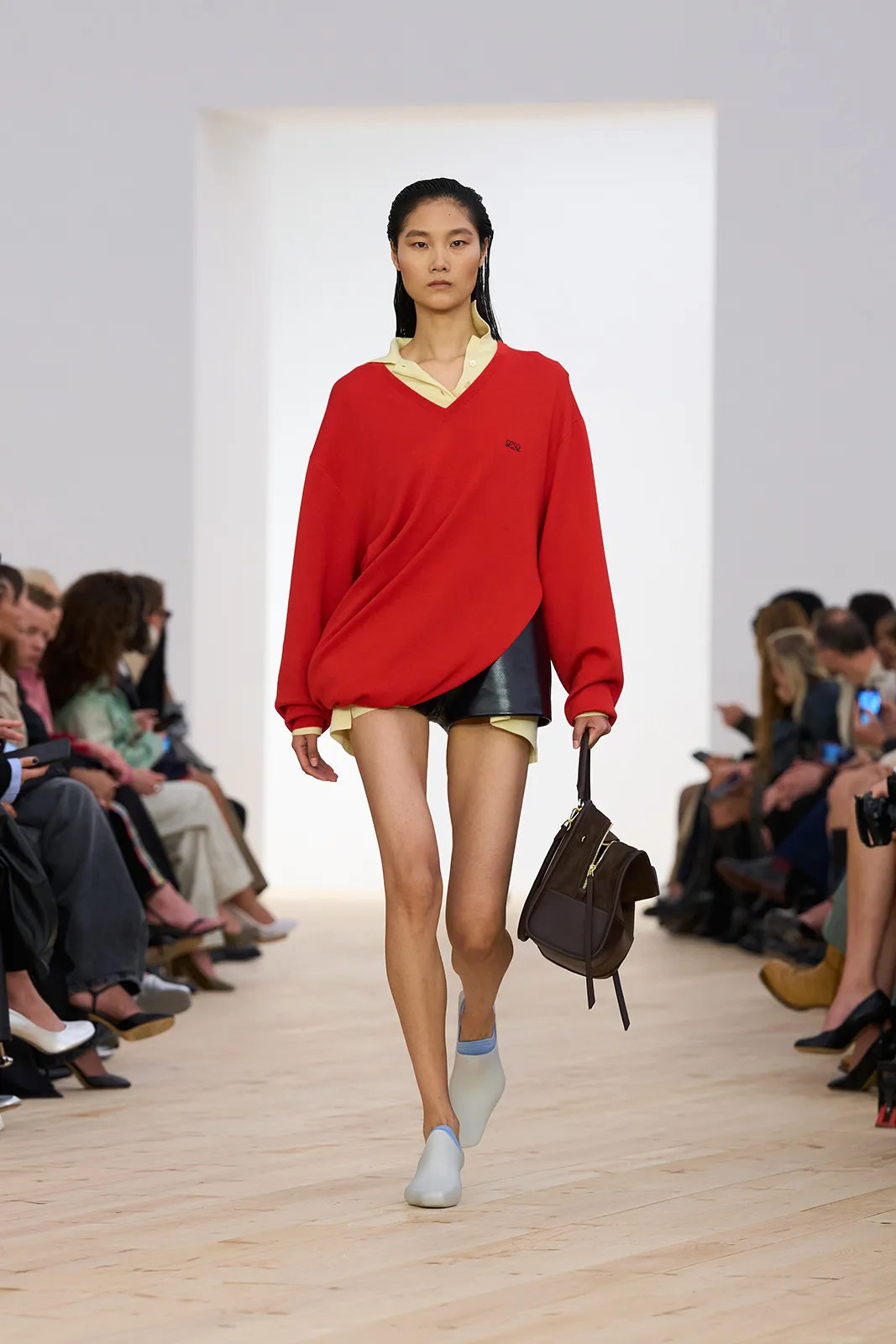 LOEWE_-SS26_WW_SHOW_RUNWAY_27