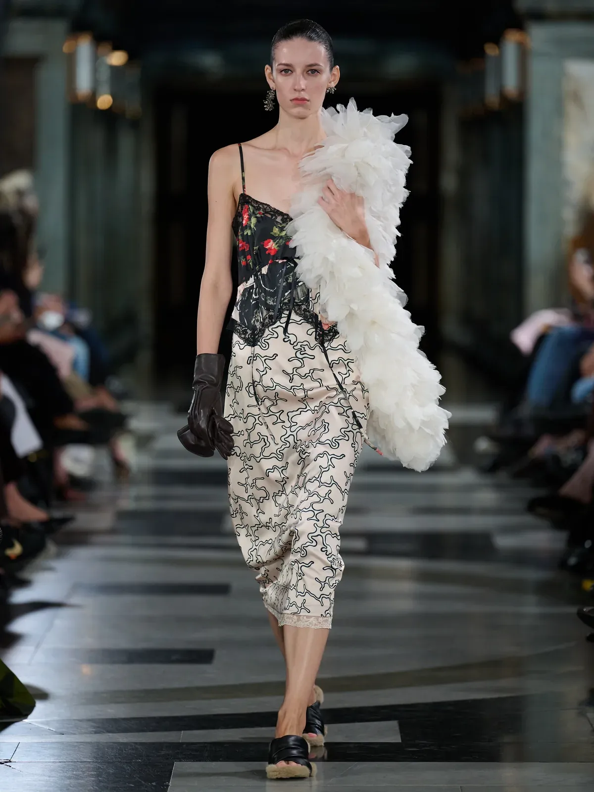 metal-london-fashion-week-ss27-simone-rocha-03