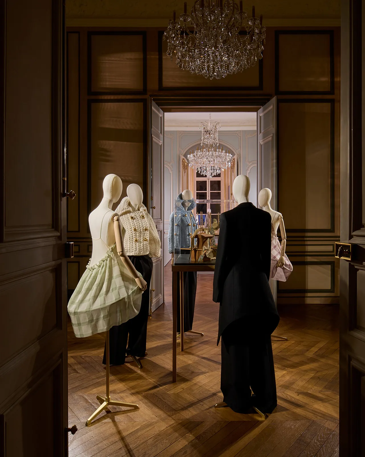LOEWE_FW25_PRESENTATION_21