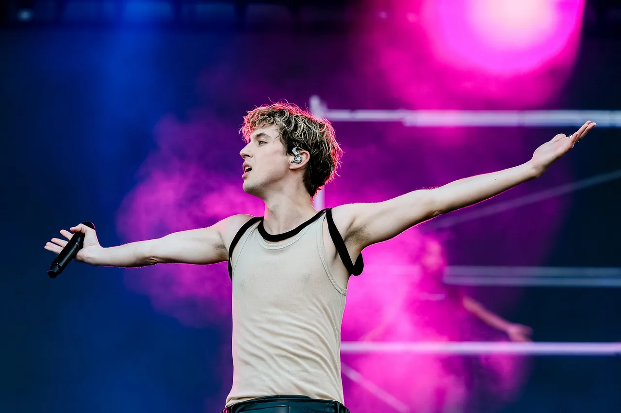 TROYE-SIVAN-Santander-PS-BCN-24-31_05_24-Christian-Bertrand-002.jpg